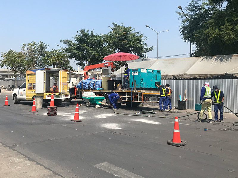 ปิดซ่อมโพรงใต้พื้นถนนคอนกรีตด้วยวัสดุน้ำปูน